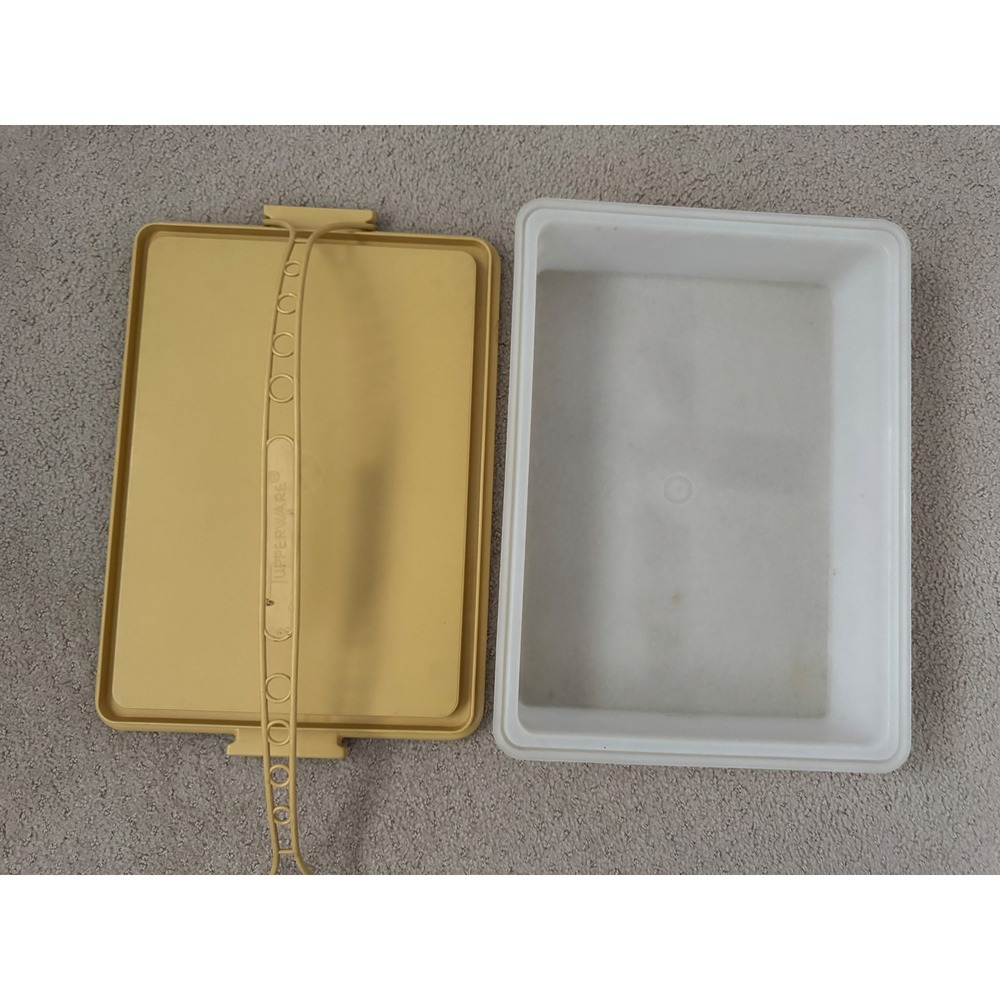 TUPPERWARE Vintage Rectangular Cake Taker Harvest Gold w/Handle/Lid Container - Picture 7 of 11